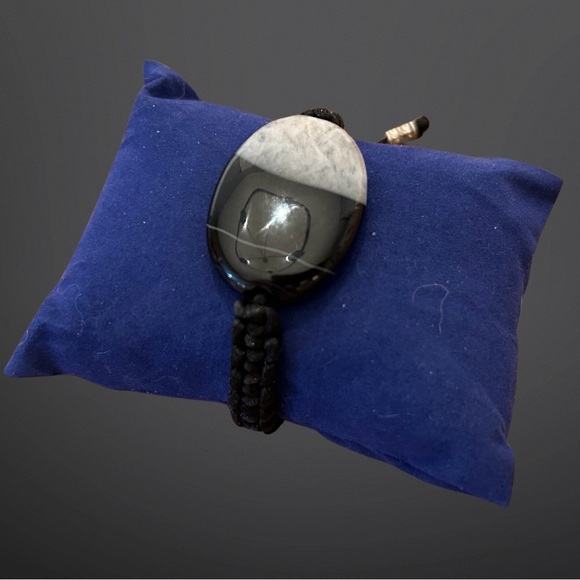 Natural black banded agate bracelet, adjustable; unisex - Picture 2 of 8